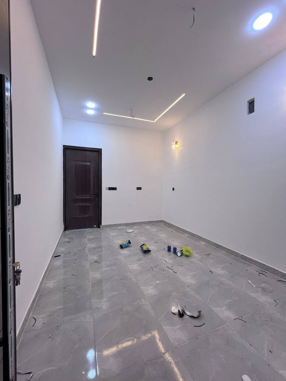 للبيع – للبيع 🏠
دار جاهزة للسكن زيروو🏡

📍 حي الجهاد / ديوان المخابرات
قرب شارع 60 – موقع حيوي ومطلوب 
 المساحة: 75 متر 
بناء حديث 2026 (غير مسكون نهائياً)
✨ تفاصيل الدار:
▪️ 3 غرف نوم
▪️ صالة مريحة
▪️ مطبخ مرتب
▪️ خدمات عدد 2
💯 دار زيرووو جاهزة للسكن مباشرة
💯 موقع ممتاز قريب من الشارع الرئيسي 
الاستفسار اتصل
***********
***********
أداره مكتب عالم العقارات
أو زورو موقعنا الكائن حي الجهاد شارع60 مجاور مدرسه طيور الجنة الاهليه 
عالم العقارات يعمل لخدمتكم😍
⭐ متوفر لدينا عروض مميزة في جميع مناطق حي الجهاد
