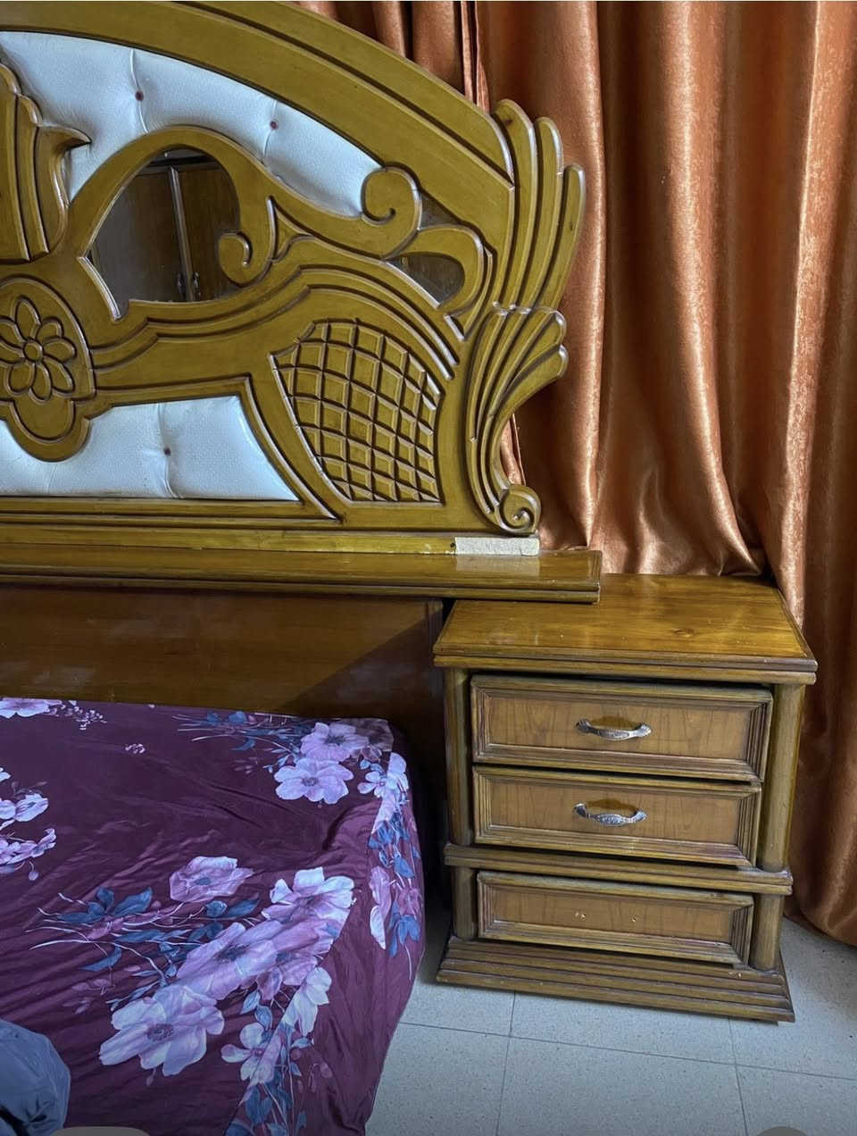 غرفه صاج عراقي 
تفصال عد نجار مرتب 
مكاني الدوره / الطعمه 
صارلي مده بسيطه من سويتها 
بس اريد احول لمكان ثاني 
اخذتها بمليونين الا 
اربدها بمليون وربع وبيها مجال للشراي 
0 770 805 0115
