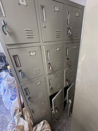 للبيع لوكرات عدد ٢  كل لوكر ١٥ خانه سعر لوكر الواحد ٥٠  الف بغداد 0773...