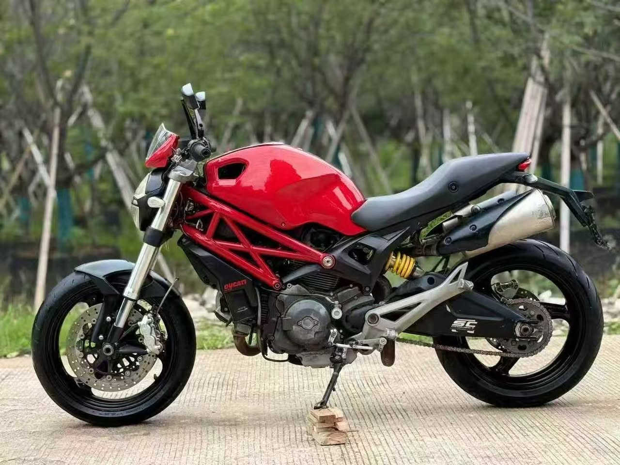 سلام علیکم 
Ducati696
2013
ضمان گیر محرک بدون حادث 
2013 دوكادي 696 الوحش الأصلي الكلاسيكية فيراري الأحمر الألبوس كابير نوع V مزدوجة أسطوانة عالية جدا السعر رخيص ٢٠ورقەتحتاج إلى محادثة خاصة معي ...
***********
