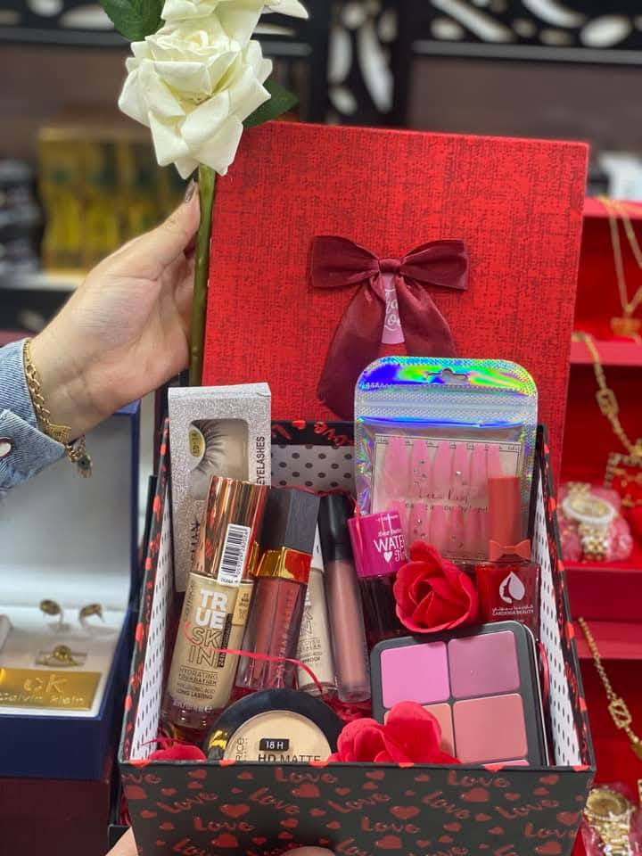 قسم الهدايا والساعات والاكسسوارات والورد 
هدايا عيد الحب Valentine's❤️❤️ 2026🎁
اجمل الهدايا 😌🥰🌸
 
تجهيز افضل بوكسات الهدايا 👌

علب هدايا 💙اكسسوارات ❤️ سيت ساعات ❤️ ورد 
علب مكياج كاملة أحجام واشكال روعة 🥰
الوانها حلوه وبتجنن ❤🌈
#مركز زهرة بيروت عنوان التميز والأناقة 😍 

زورونا ستجدون الافضل 💙❤️💙
تابعونا على صفحة تك توك
https://vm.tiktok.com/ZSemS3Ma6/
✅ علق ب تم لمشاهدة جديدنا

يوجد خدمة توصيل 🚙🚙🚙🚙

تابعي صفحة # كروب مركز زهرة بيروت رابط الكروب https://www.facebook.com/groups/712983259600141/?ref=share

العنوان/ حلة حي الامام علي ع - مجاور سنتر الأسعار قرب شارع الضغط 
للحجز يرجى ارسال الصفحة 
او الاتصال على الرقم واتساب & فايفر & تليكرام 
*********** 

مواد تجميل اصلية / مكياج / فضة / عطور / اكسسوارات وساعات وهدايا 

رابط قناة التلكرام
  https://t.me/zahratBeirut2
