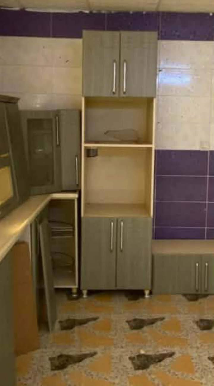 بیع سریع بسبب تعمیر البیت  ،کاونتر خشب  7 امتار 
ارقی لون  الصطح کلە مرمر اصلی  300 الف ویا ساحبە  
اربیل  ***********
