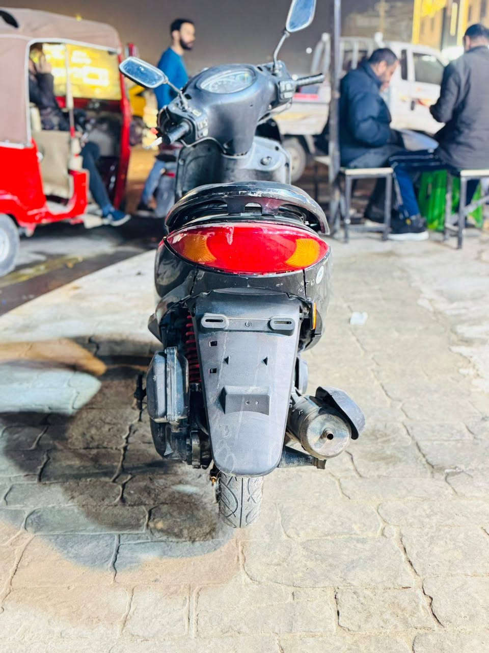 السلام بريز ببغاء مكفولة
نوزل خطين 
ماشية 39 فقط 

بيها هندر 
كلشي شغال ما بيها نقص 
مكينة ناعمة مكفولة 
كفرات مختمة 
اوراق كاملة 

حي اور  
*********** 

***********

السعر 650  بيها مجال
