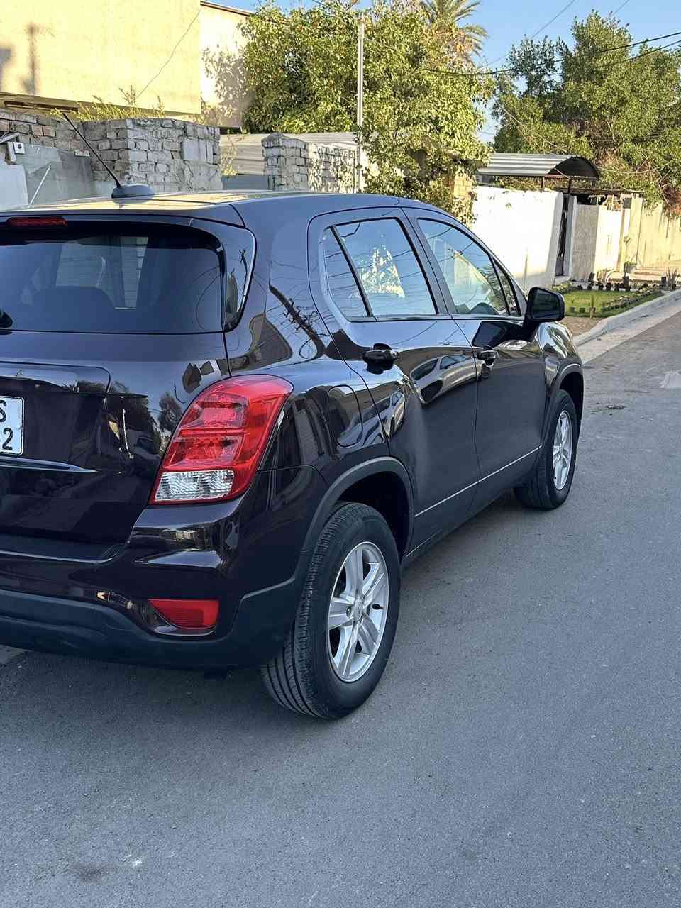 السلام عليكم
شوفريله تراكس موديل 2021 رقم بغداد بأسمي تحويل ثاني يوم 
السيارة بصمة تشغيل وبصمة ابواب وتشغيل عن بعد 
شاشة وكامرة  السيارة جاهزة من كل النواحي مكينتها 1400 توربو جديدة لا تنقيص ولا تبخير 
حادثها مال امريكا جاملغ عكس السايق وبنيد بيها بس ايرباك الستيرن طاك يعني الدشبول مابي شي 
مكان السيارة بغداد منطقة علي الصالح 
للأستفسار الاتصال على 
***********
***********
سعرها 
105 وبيها مجال شي بسيط
