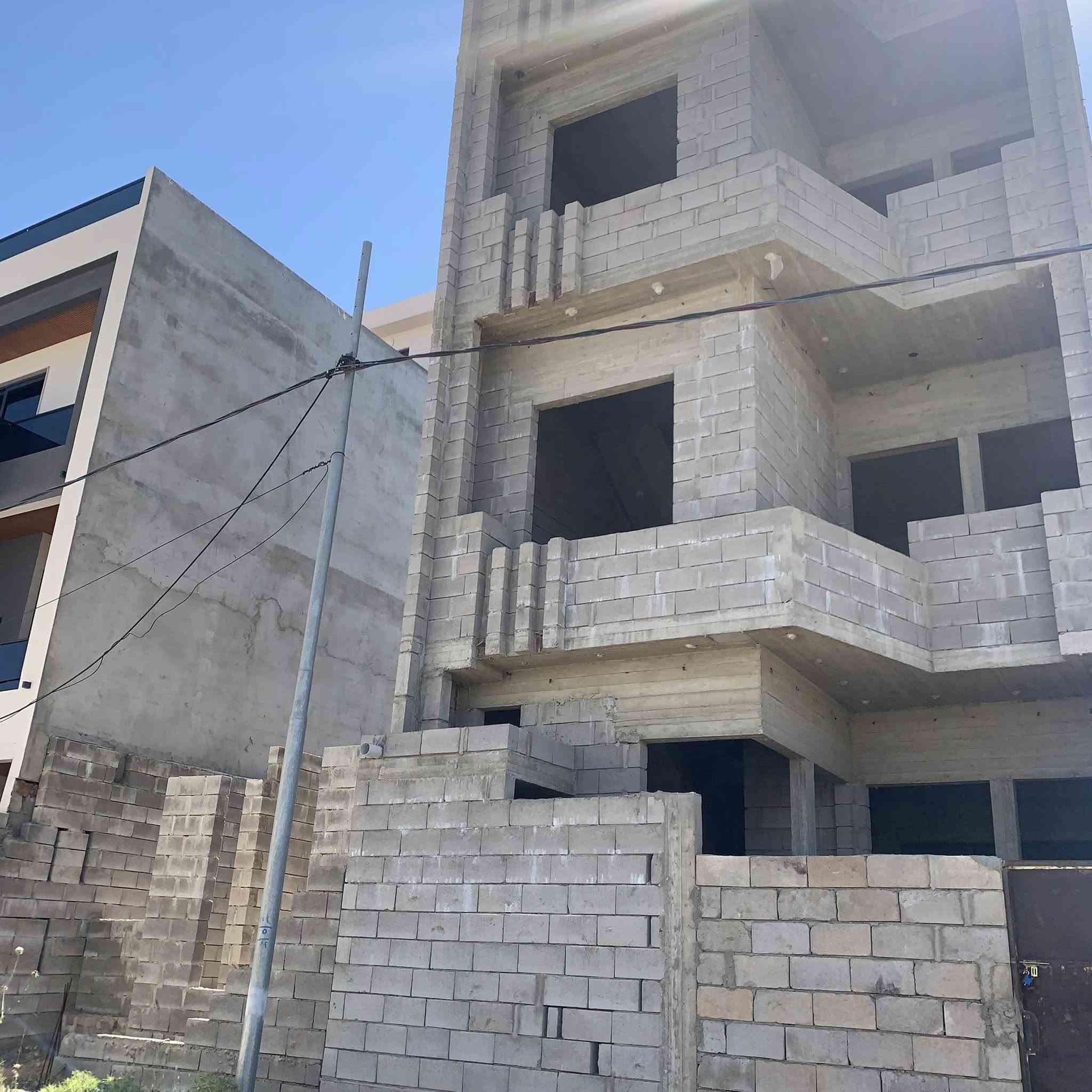🏡 فرصة مميزة للبيع – هيكل ثلاث طوابق 🔥استثمر بموقع راقٍ وسكن هادئ في الكندي الثانية / جمعية النور

📍 الموقع: الكندي الثانية – جمعية النور📐 مساحة العقار: 100 متر↔️ الواجهة: 6.25 متر🌅 موقع ممتاز وغروب مميز

🔹 تفاصيل البناء:

✅ الطابق الأول:غرفة نوم + صالة + استقبال + صحيات

✅ الطابق الثاني:غرفتين نوم + صالة + صحيات

✅ الطابق الثالث:غرفة + بيتونة

✨ تصميم عملي مناسب للسكن العائلي✨ منطقة مخدومة وقريبة من جميع الخدمات✨ فرصة ممتازة للاستثمار أو السكن

💰 السعر مناسب جداً وقابل للنقاش بالمعقول📞 للاستفسار والاتصال:**********************

📌 ونستقبل العروض المناسبة
