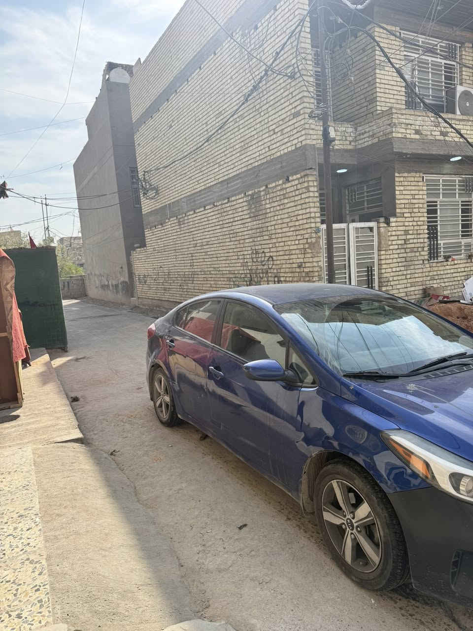 سلام عليكم فورتي 18 حادثها جاملغ وباب عكس السايق بيها منضوت غاز  بيها نقوصات وطخات  موضحه بل فيدو مكان السياره بغداد المنصور ***********
