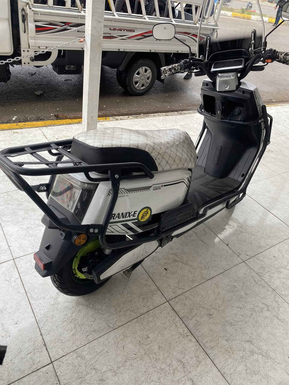 السلام عليكم
شحن ريناكس 
6بطاريات 28 امبير 
بطاريات شرط وبدون 
عيب افحصها كدامك
شاحنه الكترونية 
سعرها 650 وبيها مجال 

***********
