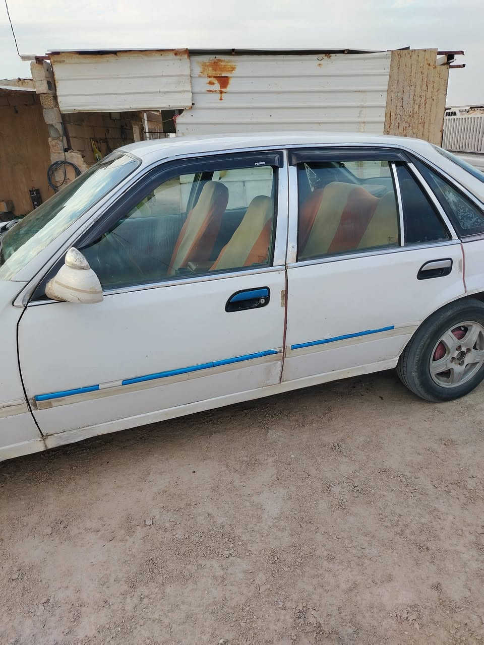 اسلام عليكم
سيارة ابرنس فراشه 
كير عادي 
محرك مفتوح  محرك مال كصة
تخم تاير 
كهربائيات كلها شغالة
موديل 1996
رقم بغداد 
بشرط التحويل 
رقم ***********
