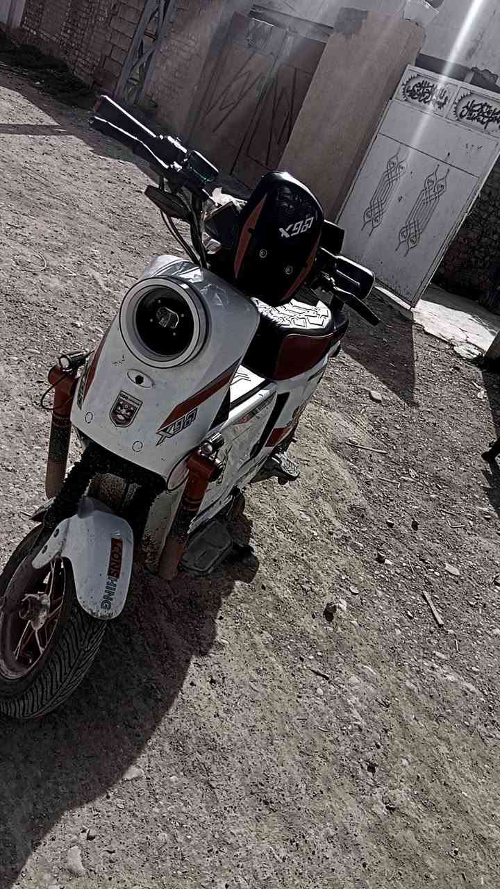 دراجه X900 دراجه مستخدمه شهر و نص فقط دراجه فول مواصفات دراجه نضيفه بطاريات 32امبير بيها نضام الR تمشي 109 دراجه شخط مابيها السعر 550 و بيها مجال للطيبين العنوان دور نواب الضباط قرب جامع ابراهيم عزت 
الرقم ***********
مستعجل على بيعتها
