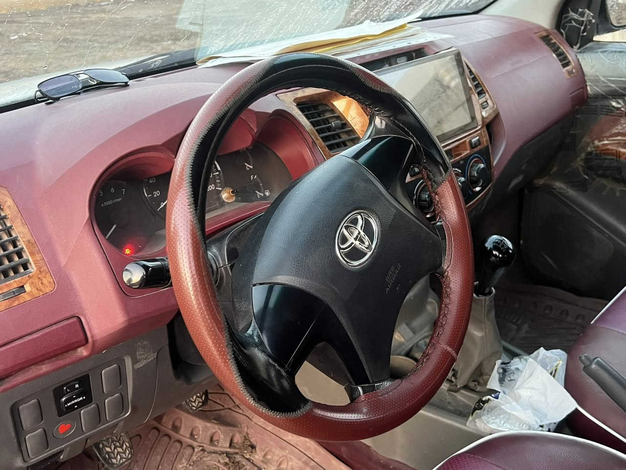 بيكم 2014 عماني 
كير عادي 
كشن متصل 
شاصي 12
رقم بغداد
مسجل شاشه ايباد تدفئه تبريد 
باسمي تحويل مباشر سنويه ما نافذه كير محرك تخم تاير كلش نضيفه السياره  
بيهه رشه صبغ قليل تقريبا شبر خلف التاير الخلفي  والباقي كفاله ماشر عليه بالصوره السعر 180 وبيه مجال قليل ***********
