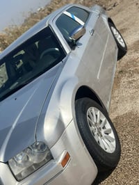 اوباما 2009 مكفوله من الظربه والحادث صبغ هلالات خلفيه فقط والباقي مكفو...