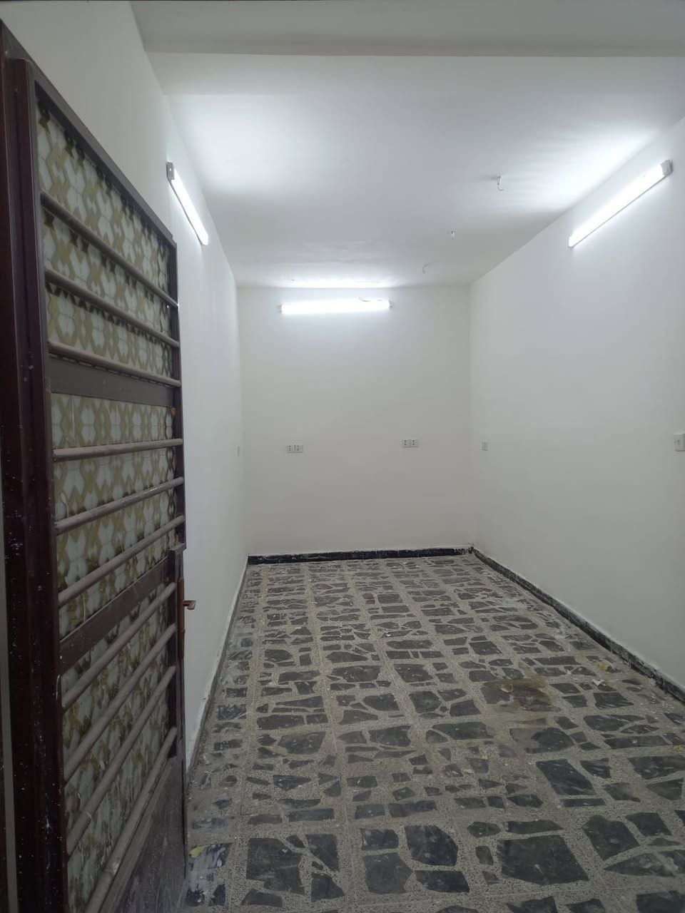 دار للبيع البلديات الصحفيين المساحة ٦٠م مربع طابو الصرف قرب علاوي ابو الشربت حديث ثلاث غرف نوم وثلاث صحيات للاستفسار الاتصال على الرقم ***********
