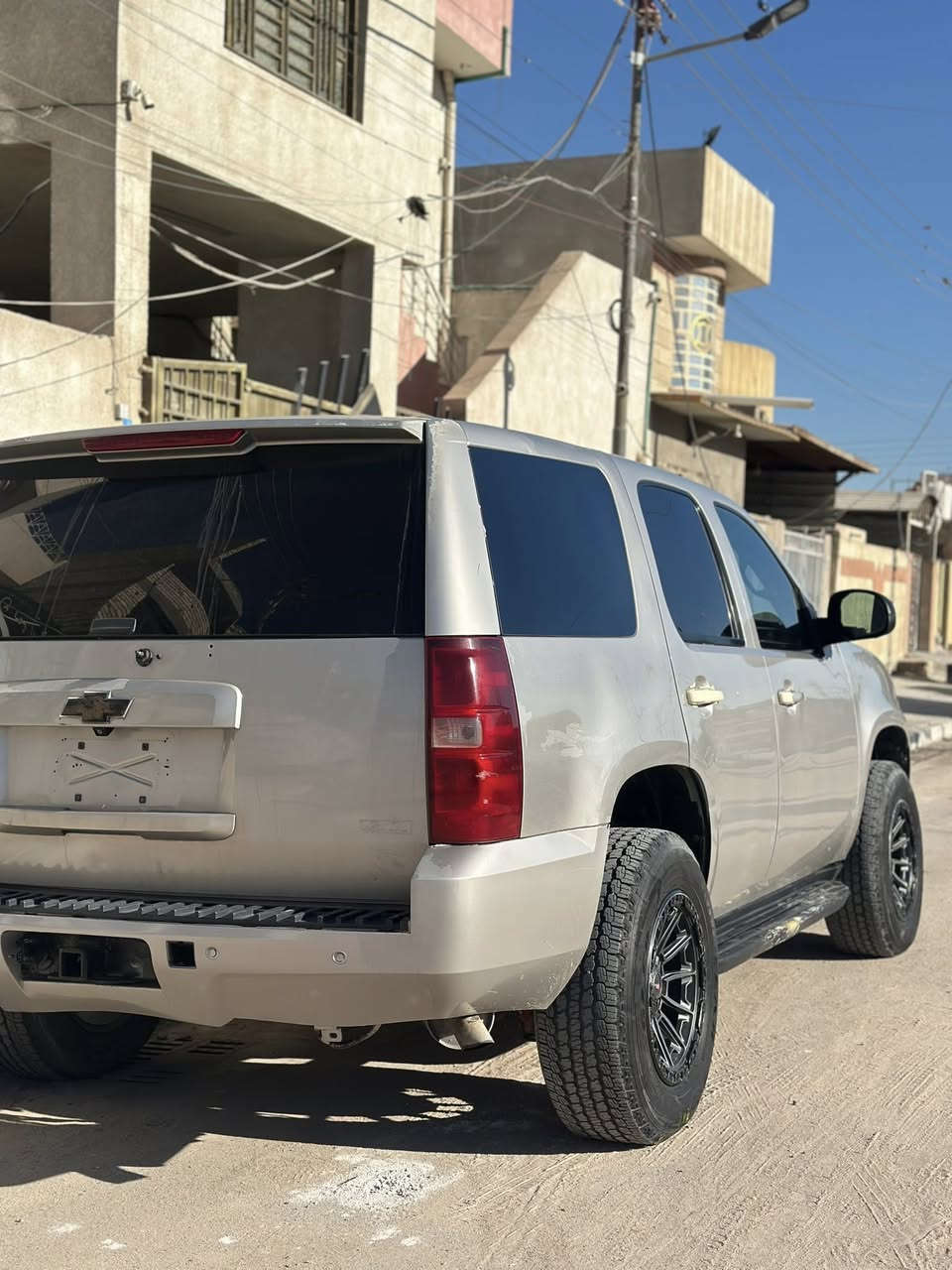 تاهو 2014 LT 
كصه قماره فقططط  شرط الفحص 
السياره مرفعه ترفيع كامل من دبلات وثنرات وتايرات وويلات من شركه GM 
اصلي ضمان 3 سنوات 
مكينه جديده 
كير وأكسل جديد توه شادهن
لايتات لد حلقه أصليات دخانيه 
تبريد تدفئه 
سستم صوت بوس اصلي 
منضومه بانزين جديده بلكامل 
جاهزه للأخير فقط. بيها طخه بلبنيد 
ولا كلوب مشتغل بلعينه ابدد
سعرها ٧٥ وبيها مجال قليل
***********
