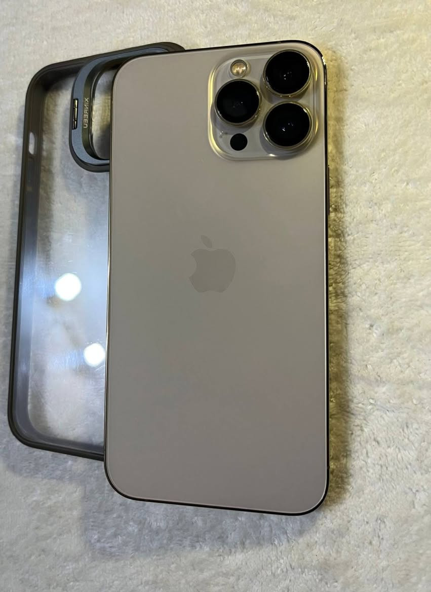 #الجميع
سلام عليكم من رخصه الادمن المحترم متاح 13 برو ماكس لون شنباني الجهاز شرق اوسط ذاكره 256 البطارية 95 الجهاز نضافته 100 100 اي شخط زلغ مابي الجهاز مكفول من كل شي السعر 650 ملاحظه اني مكلف بنشر للاستفسار على رقم تالي 
‏‪***********‬‏
