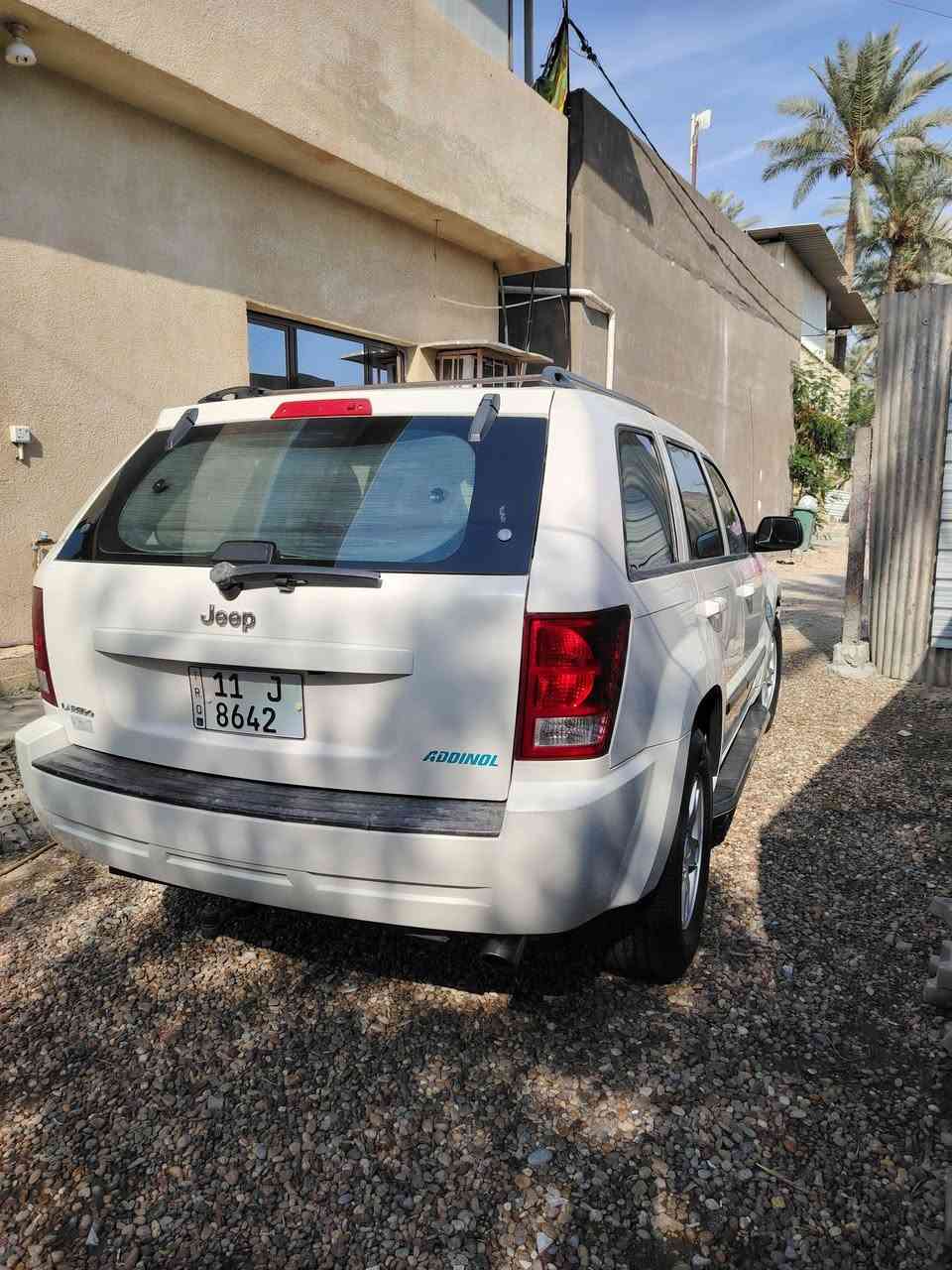 السلام عليكم
( Jeep Laredo ) 
 محرك 3700 . 6 سلندر
( المحرك ) وضع الشركة ( غير مفتوح ) 
( الگير: وضع الشركة مبدل زيت وفلتر فقط ) 
( عجلات كوري جديد ) ( بطارية جديدة ) 
( لايت زنون عالي ناصي ) 
الداخل : ( غرفة نضيفة )
بدي السيارة: ( صبغ دعامية أمامية ) و بعض الأجزاء مثل : ( تكمة الباب الأمامي بدون فتح )  ( وجزء بسيط بهلال الجاملغ الخلفي الأيمن ) ( وطخة بالباب الخلفي  بارد فقط ) ( وطرف البنيد بارد فقط شبر فقط ) 
( الصالنصة : بطيخة مبدلة فقط. 
تبريد جيد جداً و غير مفتوح أي جزء منه. 
الصدر الخلفي بحالة الشركة والامامي تبديل لاستيك وطوب فقط ( وللعلم دبلات الشركة نفسهن )

السعر المطلوب 120 وبيها مجال

( السيارة عندي صارلها 15 سنة )  ( غير الأجزاء الاستهلاكية ما مبدل بيها ) 
ارقام جديده رقم بغداد
 السنويه تنتهي ب 2030
رقم الهاتف
 ***********
***********
***********
العنوان : بغداد اليوسفية.
