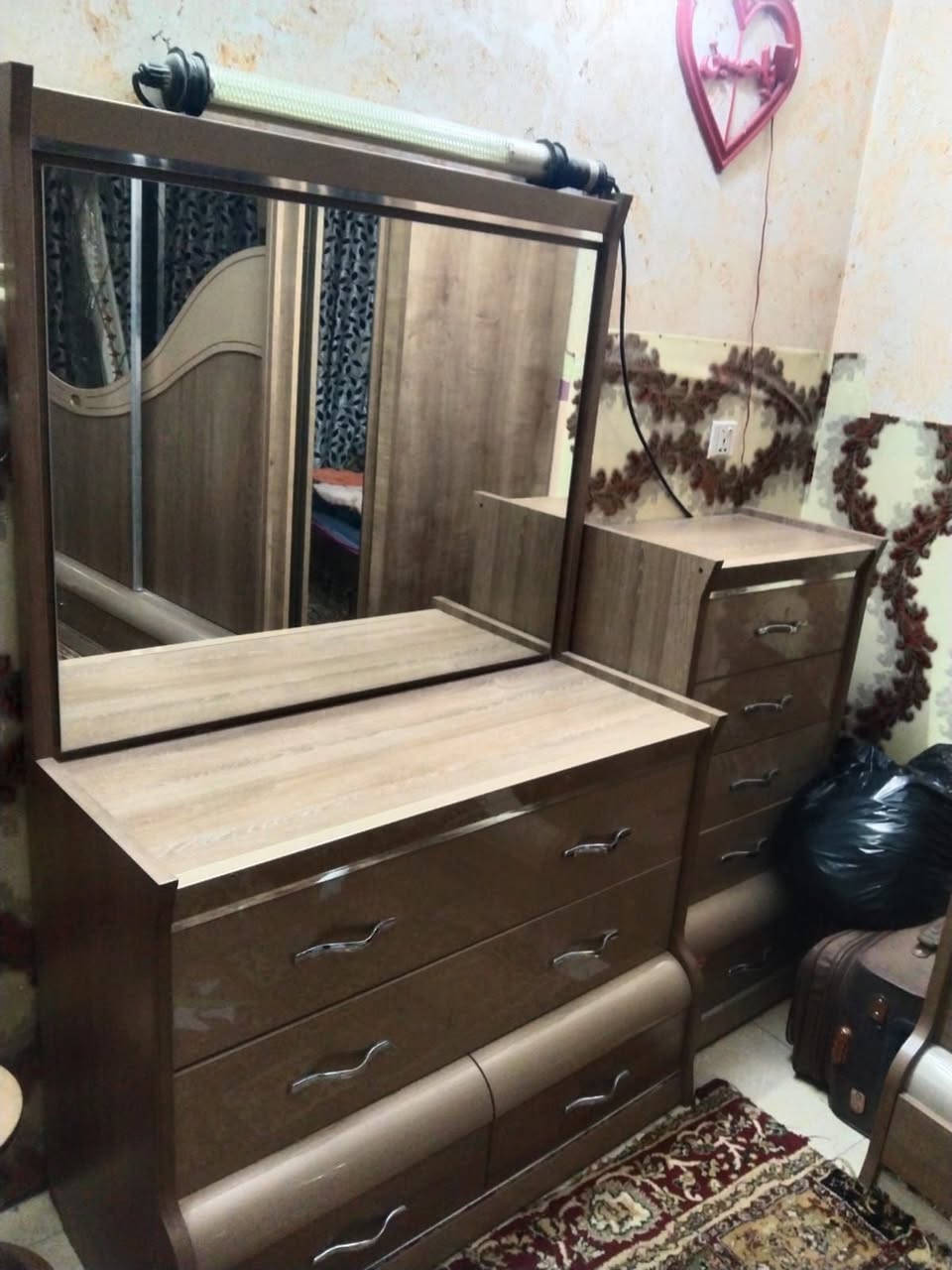 غراض للبيع للاستفسار مراسلة الصفحه او ع الرقم تالي ***********
