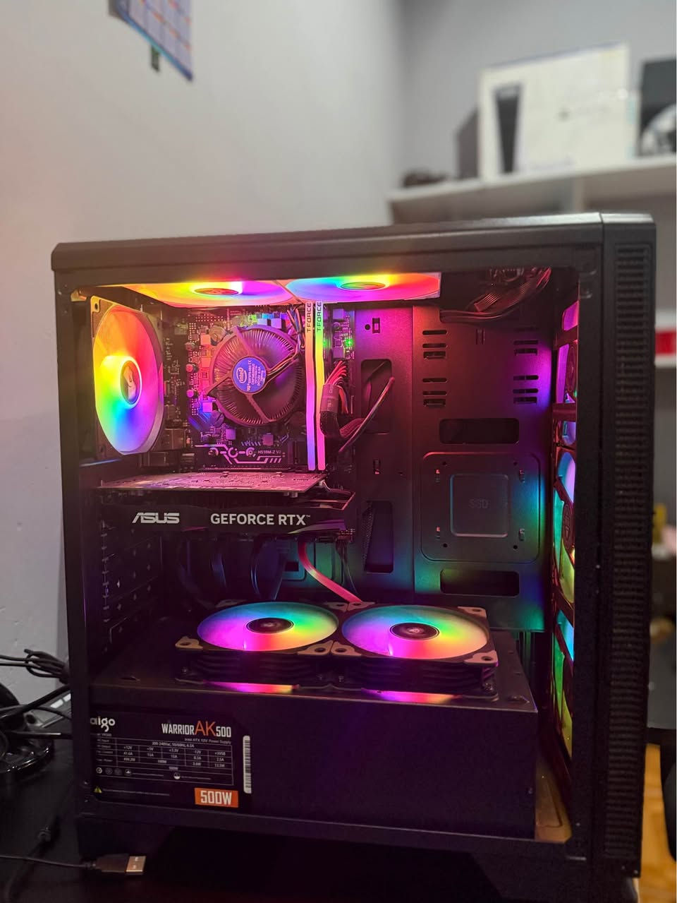 Gpu:rtx 3050  asus dual 
Cpu:i5 11400f
Ram: 16 GB T force 
Psh:550 w
Mth: H510 M 
Hard:512 ssd. M.2
Cooler:STOC  COOLER
Case : stephan 8 fan RGB 

سڵاوی خواتان لێبێب 
کەیسێکی گەیمینگی زۆر بەهیز و زۆر هەرزان 
بە زەمان بۆ هەموو یاریەک دەبێت 
زەمانی یەک مانگی هەیە 
نرخی ٧٠٠ هەزار 
470$ 
گەیاندن بۆ هەموو شوێنێک هەیە 
*********** 
*********** أربيل, العراق
