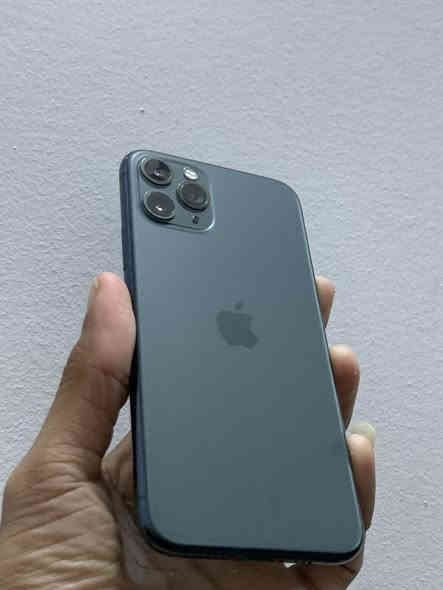 ..
سلام عليكم 
ايفون 11برو. 
شرق اوسط عربي A/AA
ذاكرته 64. 
بطاريته 73شرط فول بل شحن صرف ماكو. 
العيب البي هاذ السواد بشاشه مايثئر ع شي ولا يمشي. 
الجهاز كله بلادي ع وضع شركه. 
شاشته اصليه لا مبدله ولا ملعبوب بيها. 
سعره قفله من الاخير 150الف 
م رمادي خمسه كيلو.  
شراي اتصل. 
***********
