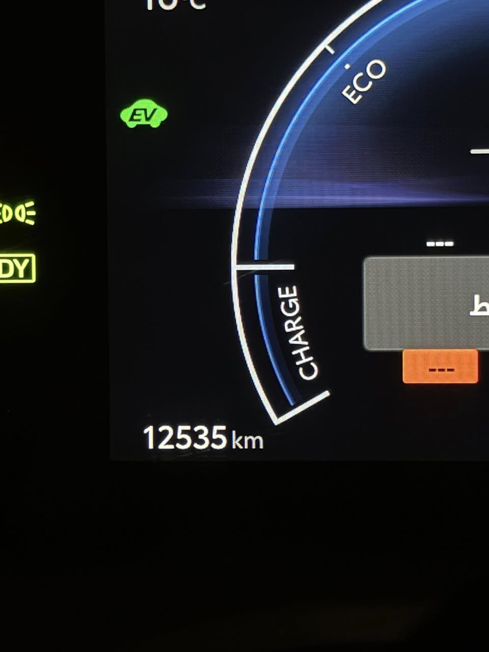 تويوتا كامري LE (خليجي) موديل 2025 

العداد : 12,500 كم السيارة كفالة عامة 

مغلفة الدعاميات الأمامية والخلفية والبنيد (ppf) / الداخل لون (مشمشي جلد ) نفس فئة اللومير فول السياره

المواصفات : 
محرك 2500 هايبرد 
بانوراما 
عدادات ديجتال رقمية 
شاشة كار بلي واندرويد 
كاميرا خلفية 
تبريد خلفي منفصل 
بردات خلفيه
كرسي السائق كهرباء 
هاند بريك كهربائي 
حساسات امامية وخلفية 
مرايا قابلة للكهرباء 
3 أنظمة قيادة 
لايت زينون مع LED 
ويل قياس 18 كروم ( لونين) 
منافذ USB و Type-c
صورة مرفقه للسونار فقط تعيار جزء من برغي الأبواب ( من الشركة ) 

السعر 27,900$ بيها مجال 

مكان السيارة الانبار الرمادي 

رقم صاحب السيارة 

***********
