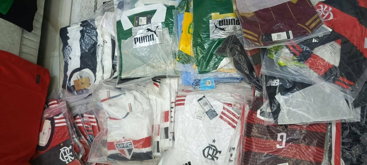 يتوفر لدي شلعة دريسات اصلية تايلندية وبرازيلية المنشأ وبسعر مغري جدآ 3000 دينار فقط للقطعة والعدد المتوفر 90 قطعة والراغب بالشراء الاتصال بالرقم ***********  يوجد توصيل الى جميع المحافظات
