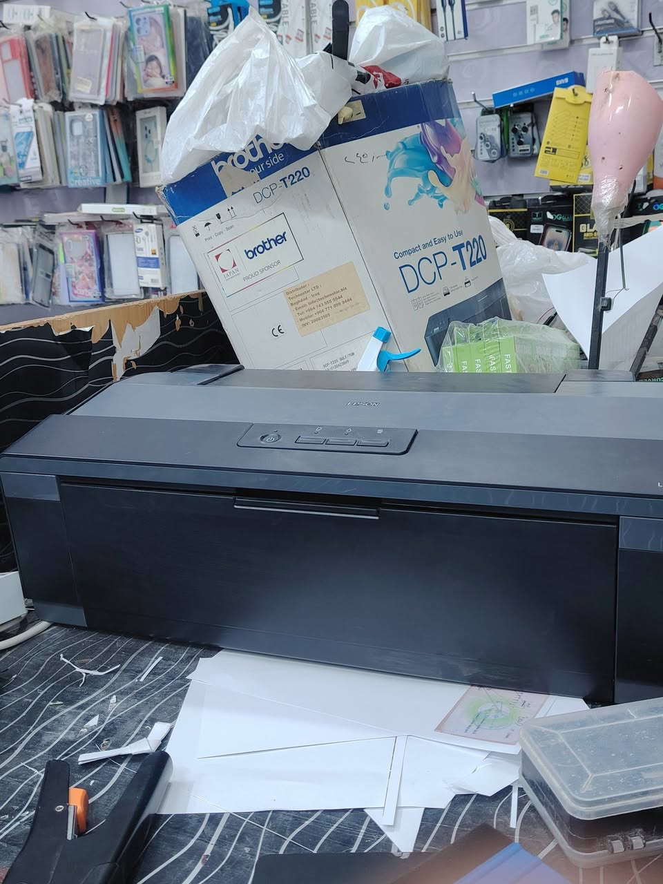 رطابعه L1300 ابسون A3 بعدهي جديده ما طابعه حتى 50 توني مشتريه سعرها 650 للتواصل  ***********
