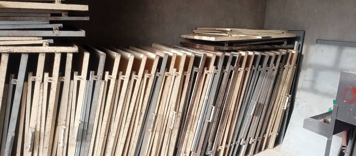 السلام عليكم ورحمة الله وبركاتة يوجد ميوز حديد للبيع السعر الميز 35000وبي مجال اذا كانت كميه للاستفسار مراسلة الصفحه او الاتصال بالارقام التاليه***********///***********
