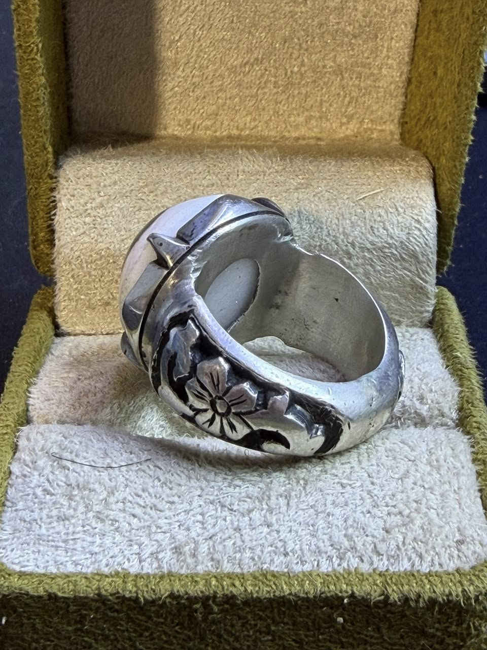 خاتم جزع  يماني بقري عين صريحة مصور داخلها صياغة يدوية عراقية ثقيلة


**إذا كنت صاحب هذا الإعلان وتريد حذفه لأي سبب، رجاءا أرسل رسالة إلى الدعم الفني**