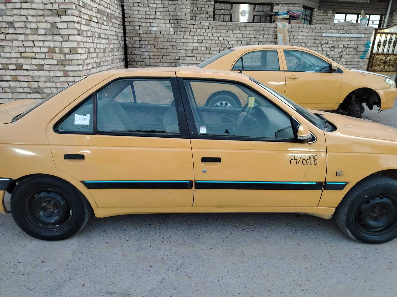 اعادة النشر بسبب الوعود الكاذبه
السلام عليكم بيجو لميس موديل 2012 بسمي انكليزي  مصفر هيئه وغرامات محرك كير فرنسي خفيف صدرومشط كله جديد تخم تاير كله جديد بقه بس الصدر الخلفي جبت غراضه وما شادهن السياره جاهزه مال شغل  حادثهه بالصندوك  السياره جاهزه كبل للشارع مكاني بغداد السعر ٢٦ مجال قليل  ***********
