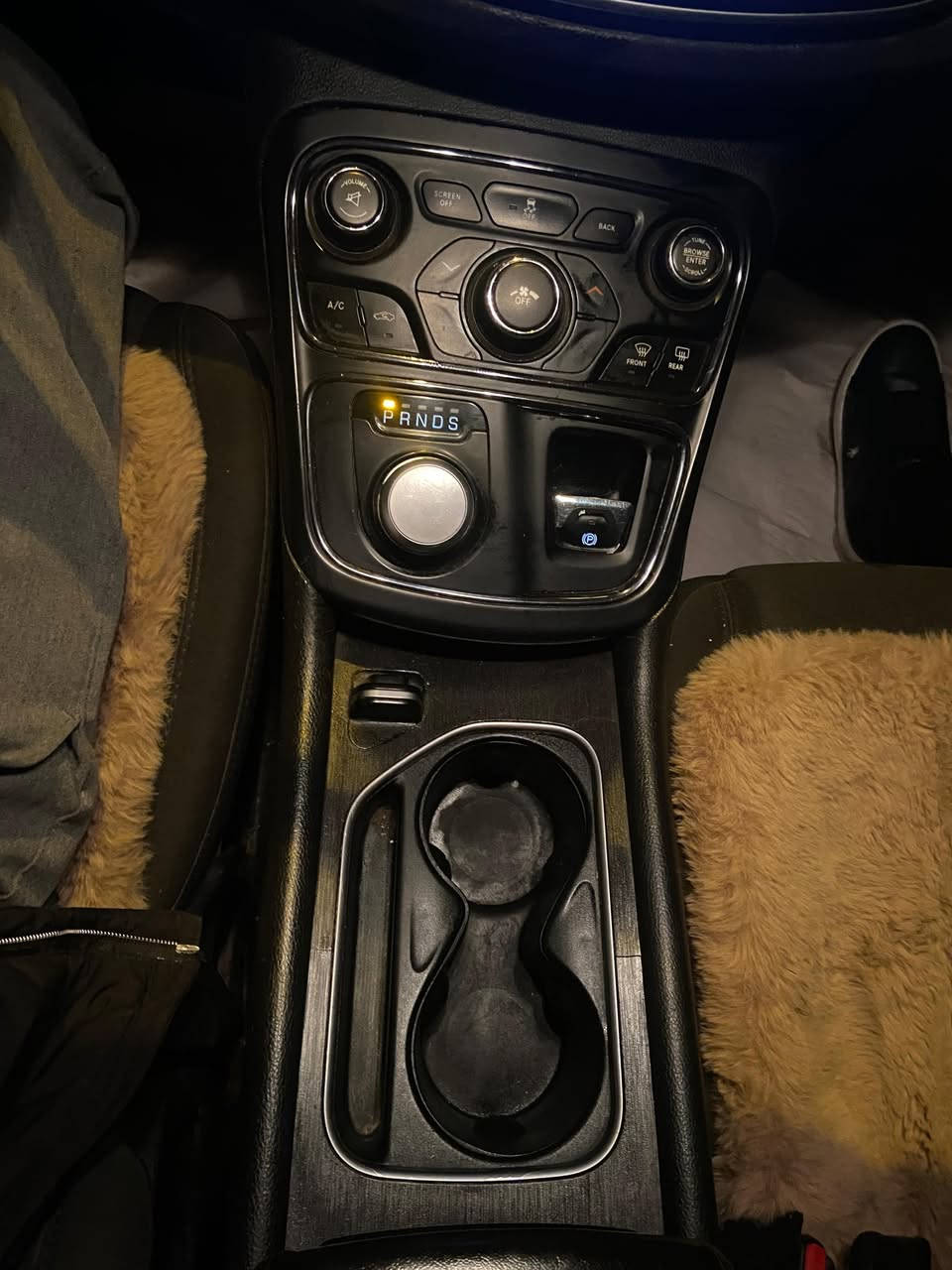 C200
صبغ عام جمالية اثر جراد
ضربة جاكوج ما بي
داخله العراق كلين
* كير محرك كبس جديد ٢٤٠٠ مرغوب
* كير ماوس
* كاميرا
* تحكم ستيرن
* بريك اوتو
* مرايا كهرباء
* كوشن كهرباء
* كيج الكتروني
* تحديد السرعة
* شاشة لمس
* بصمة
* ويل S

تحويل و كالة نفس اليوم
عليها غرامات ٢٠٠ $ ينزل من سعر 

بيع لو مراوس شمالي
مكان اربيل
*********** واتساب
