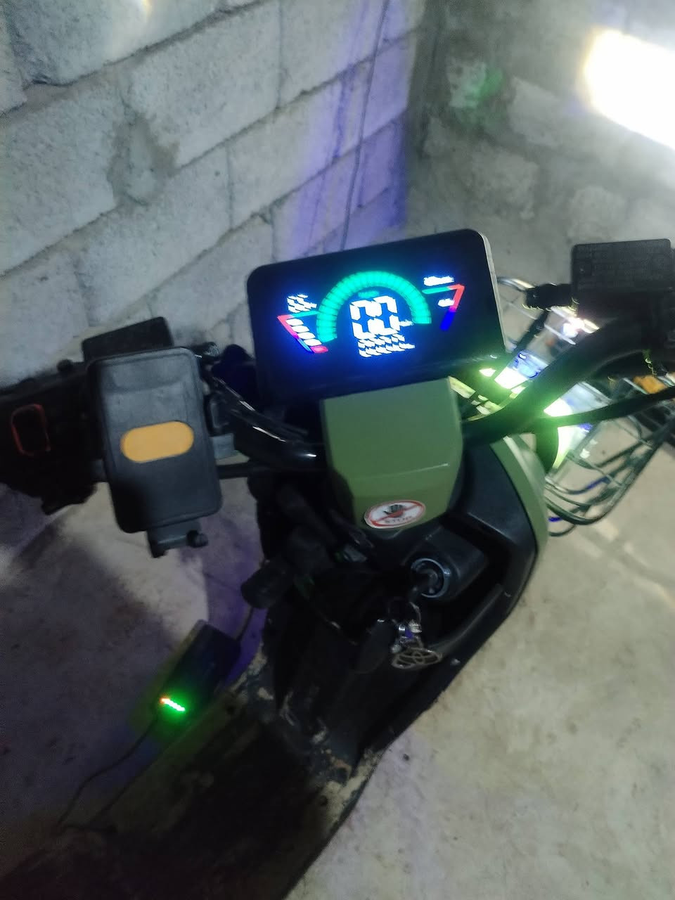 اسلام عليكم اخوان عني هاذي الدراجه للبيع جديد ماناقصه شي
السعر350 وبيه ماجال  ***********
