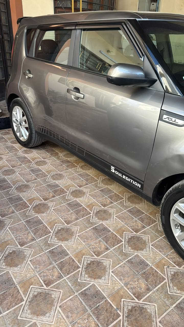 كيا صول 2017
محرك 2000 GDI
مواصفات اعتياديه رقم بغداد باسمي مشروع وطني 
حادث سياره بس بارد باب الصدر والي وراها 
واهنى نصبغ بيها جامرلغ امامي مال سايق
رقم الهاتف : ***********
