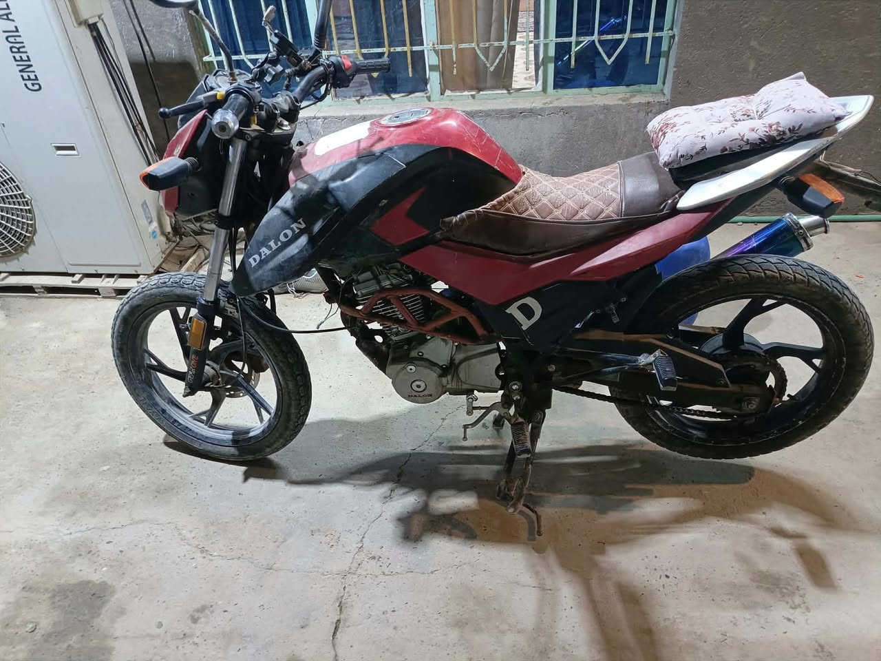 السلام عليكم ورحمة الله وبركاته.  دايوان للبيع سعر 450 وبي مجال مكاني الطارميه    ***********
