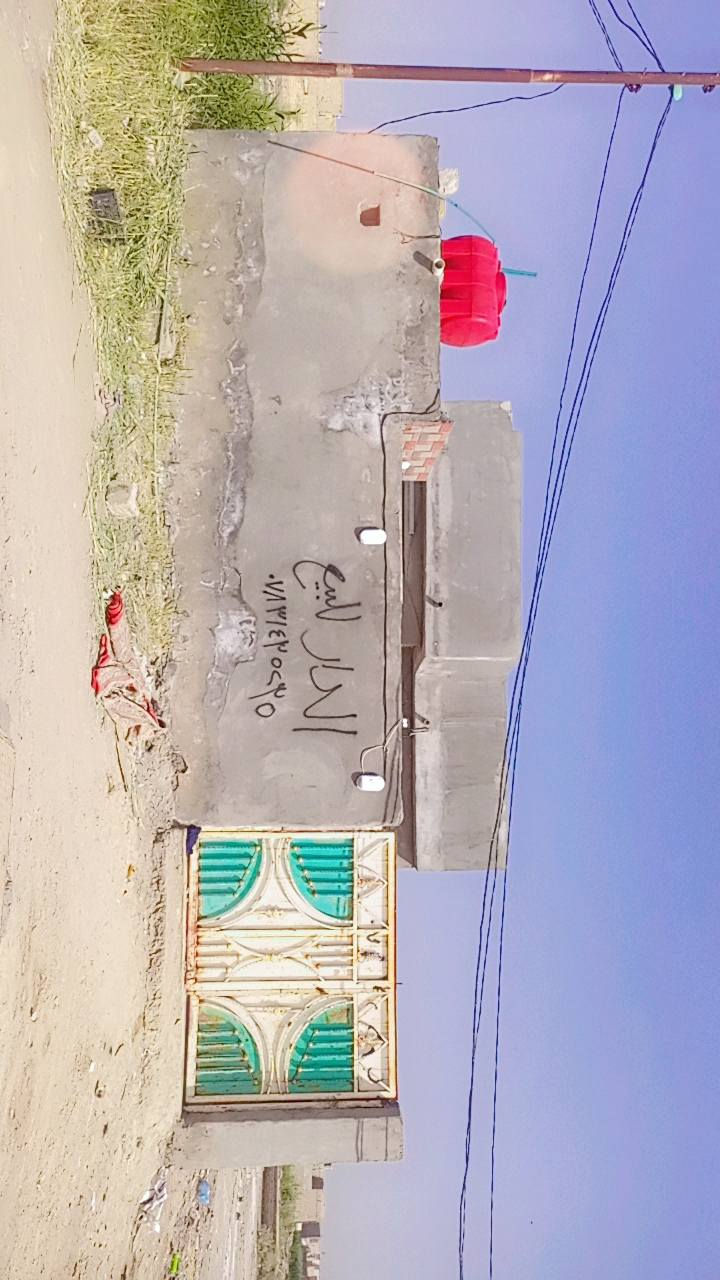 دار للبيع في البيكات فرع حسينة ال جخيور جوه ب الاخير مساحه 220 البنيان البيت بلوگ كونكريت مسلح يحتوي على غرفه نوم وصاله وحمام داخلي ومنور ومطبخ وديوانيه وحممامات خارجيه وحديقه وساحت بيت جبيره وماي ومجاري وكهرباء باب البيت ومولد كلشي موجود *********** واتساب اتصال على هذا الرقم موجود السعر خاص
