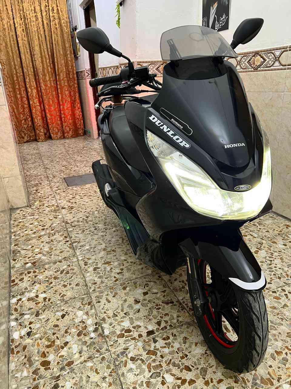 السلام عليكم للبيع دراجه pcxجيل ثاني  ياباني اصلي دراجة مال رمبه ماخذها رمبه الدراجه على ايدي
الاصلي دراجه جديده مال جناي
الاصلي دراجه كامله أستان كهربائي حساس ازدحام ٢ دراجه جديده الدراجه مكينه لوك برغي ممفتوح بيهه شلعا معدل خير من اللّٰه دراجه تكول جديده بمعنئ الكلمه واحلا من الصور دراجة مكينه مكفوله اي نقص مابيه
السعر 12. ونص ورقه    وبيه مجال بصيط 
اي استفسار***********بغداد الصالحيه
