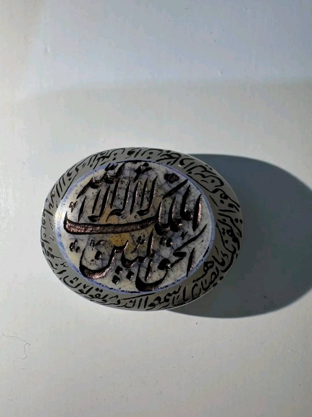 عقيق يماني خط يدوي  خط علي اكبري 
سعر القطعه 50 
يوجد خدمة توصيل 
 متوفر كافه أنواع الاحجار  كريمة 