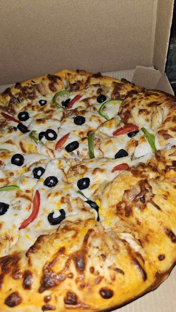 البيتزا اختصاصنا
🍕🍔🔥 الجوع؟ خلّه علينا!
ألذ بيتزا، أطيب بركر، وأشهى صاج… كله يوصلك لحد باب بيتك بسرعة. 🚚
✅ طعم يرد الروح
✅ مكونات طازجة
✅ توصيل سريع 
لا تتعب نفسك بالطلعة، اطلب وإحنا نوصل لك وين ما تكون. ❤️
📞 للحجز والطلبات: [رقم الهاتف]***********
📍 خدمة توصيل يومية
