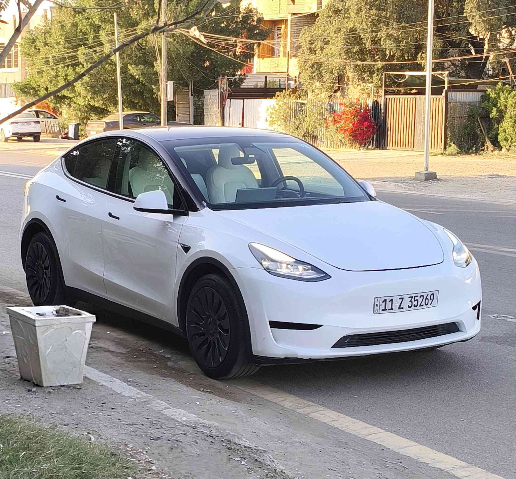 Tesla Model Y
✔️ الموديل: 2023
✔️ الفئة: Dual Motor ( دبل ماطور)
✔️Long Range ( بطارية كبيرة ) المرغوبة
✔️ اللون الخارجي: أبيض
✔️ اللون الداخلي: أبيض فاخر
✔️ الدفع: رباعي AWD
✔️ التسارع: 0 إلى 100 خلال حوالي ٤ ثوان ⚡
✔️ شاشة كبيرة + نظام قيادة ذكي( اونلاين )
✔️ مربوطة فون كي
✔️ مشدود عليها دعامية خلفية رياضية ام اللد سعرها 800 دولار
✔️ ويل كب رياضي ١٩ إنج
✔️ الممشى: ٣٥ ألف فقط
✔️ السيارة وياها شاحنة 48 امبير بلادية استيراد خاص ام الكارتونة السودة
✔️ الحادث ٣ قطع امامي
رقم بغداد بأسمي  السعر 188 وبيها مجال
العنوان : بغداد - حي البنوك ـ شارع جسر الجديد
للتواصل ماسنجر واتساب او هاتف ***********
تيسلا واي
تسلا مودل واي
تسلا موديل واي
