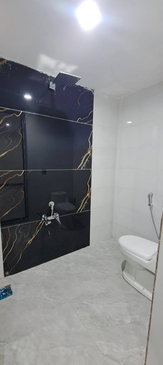 خانوی فرۆشتن هه ولیر8هشتی حەسارۆك یەك قاتوبیتونە روکن  رووبەر119م تابۆ نرخ گونجاوە خانوكه سفر ***********واتساپ     دارللبیع اربیل 8حەصاروك مساحه119م/رکن/واحدطابق غرف نوم1صحیات هول مطبخ سعرمناسب *********** أربيل, العراق
