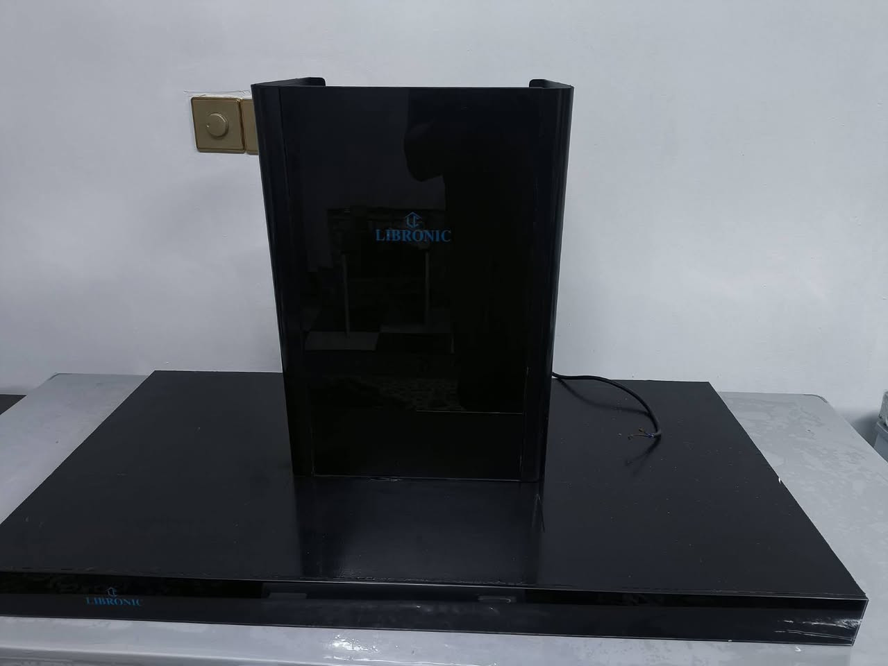 السلام عليكم من رخصه الادمن مفرغه هواء للبيع نوع لابرونك ٣ سرع لمس وعله حركه اليد عن بعد مستخدم شي قليل سلم بلازما جام سحب كهربا قليل السعر ١٤٠  الف بي مجال بسيط للاتصال ***********
