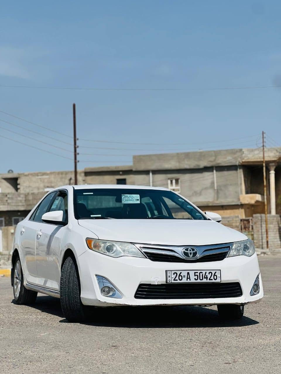نوع السيارة: تويوتا كامري (Toyota Camry).
​الفئة: LE.
​الموديل: [ 2012].
​الرقم واللوحة: رقم صلاح الدين (الألماني الجديد)
​المحرك: 4 سلندر، سعة 2.5 لتر (محرك اقتصادي جداً وناعم).
​ناقل الحركة (الكير): أوتوماتيك (تبترونيك 6 سرعات) بحالة ممتازة جداً.
​الضرر والصبغ: السيارة كلين تايتل (Clean Title)، بدون أي حادث وبدون صبغ، مكفولة من الصدمات والـ "ايرباغات" كلها سليمة وجاهزة بشرط الفحص.
​الوضع الميكانيكي: المحرك والكير والصدر والحدادية بحالة ممتازة (شغل واطلع)، لا تحتاج لأي مصاريف.
​المواصفات الداخلية والخارجية:
​شاشة لمس تشمل بلوتوث (Bluetooth) ومنافذ AUX و USB.
​تحكم ستيرن كامل (أزرار المقود) مع مثبت سرعة (كروز كونترول).
​نظام تكييف ممتاز (تبريد ثلج) يعمل بكفاءة عالية.
​ويلات سبورت ألمنيوم (مثل الظاهرة في الصور) مع طقم إطارات بحالة ممتازة.
​كشافات ضباب أمامية وجناح خلفي (سبويلر) بلون السيارة.
​السعر المطلوب: [ 125 ورقة وبيه مجال بسيط للشراي]
​مكان التواجد والاتصال:
​الموقع: صلاح الدين / [ تكريت].
​رقم الهاتف: ***********].
