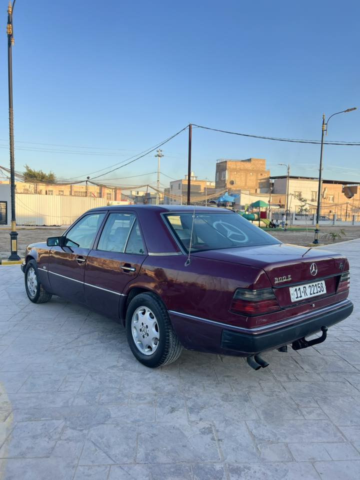 سلام عليكم مارسيدس E300 محرك بطه ثنين ونص مصبوغه عام جماليه غرفه بلاد رقم نكليزي بسمي سنويه ما سأقطه لل28   السعر 69 وبيها مجال حك الجيه مكاني نجف للتواصل ***********
