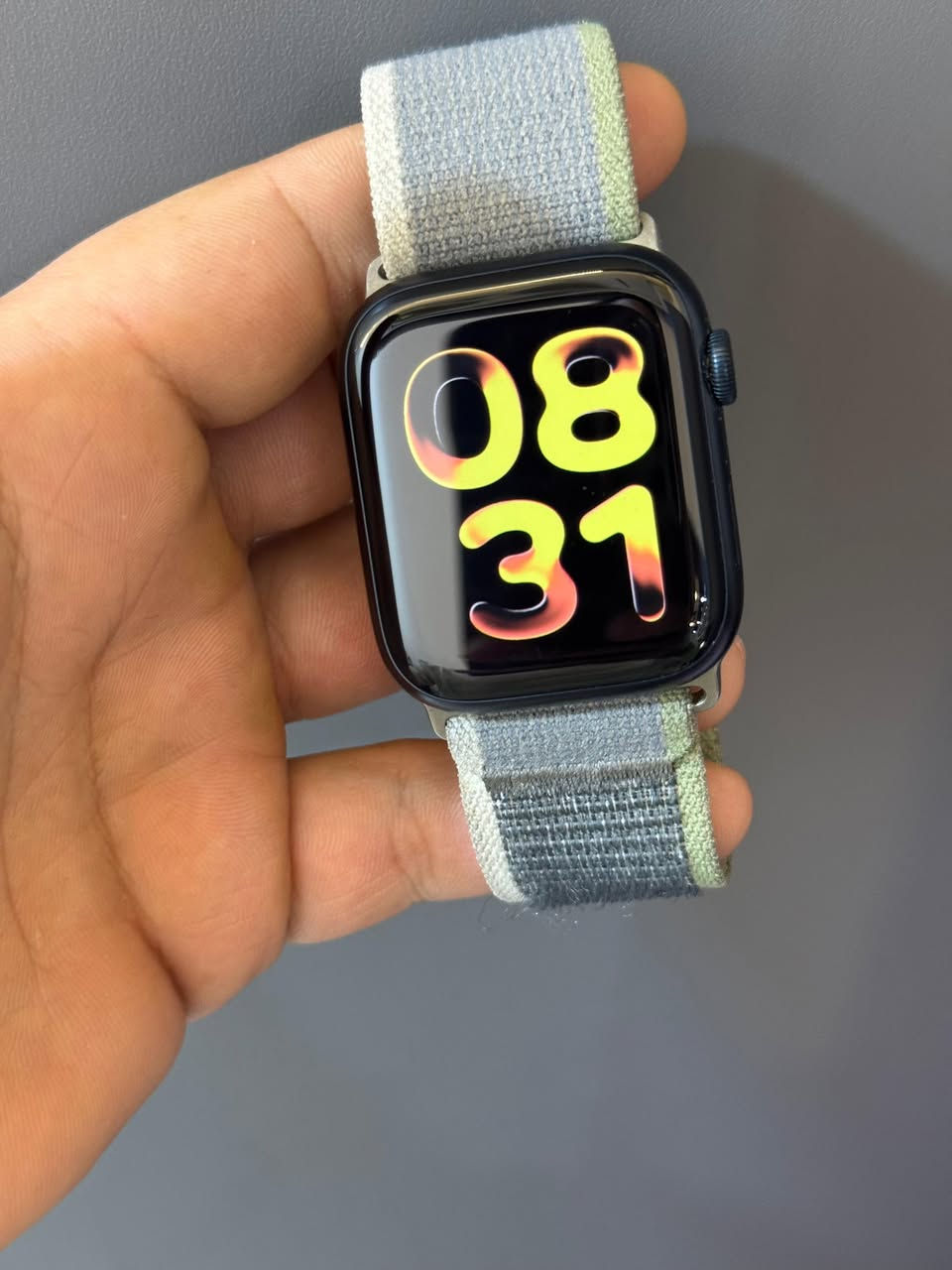 ساعه ابل جيل تاسع حجم 45 بطارية 97‎%‎ نظافة 100‎%‎ وياهه شاحنه اصليه فقط سعرهه 280 الف وبيهه مجال بسيط موجود واتساب  *********** مكاني السيدية
