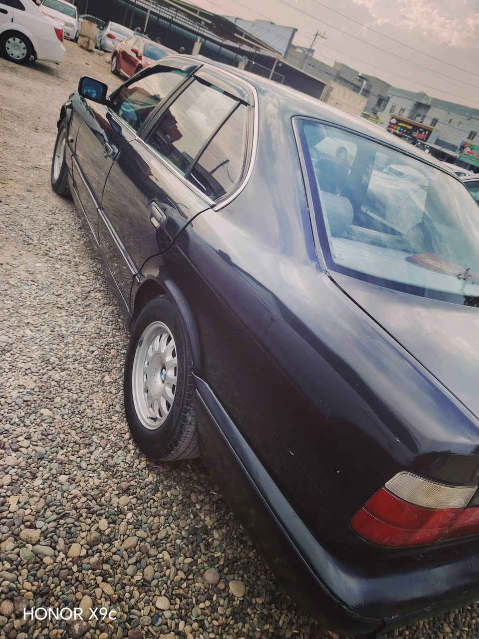 سلام عليكم سياره بي ام 525 مسكر كير اوتوماتيك جوم 4 او تماتيك تنته طكتين سياره كير محرك صدر كله جديد  5 تايرات جدد رقم دولي انكليزي  سنويه لل 28  بأسمي السعر 55 وبي مجال قليل *********** او *********** للبيع او مراوس
