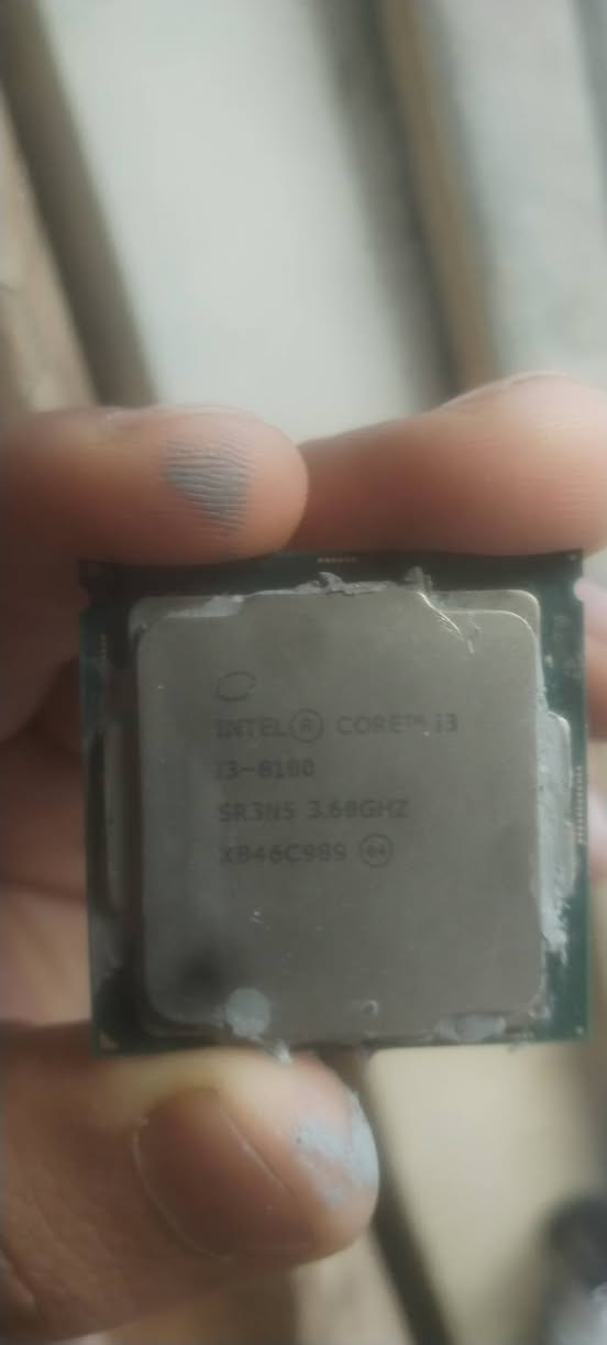 السلام عليكم بورد ومعالج
i3 8100

Asus prime h310m-e

المعالج سليم 100٪

بس البورد بيها سلوت رام عاطل موضحة بالصورة تشتغل ب رام وحدة بدون مشاكل بس من تخلي رام ثانية تشتغل بس ما تطلع صورة والبورد مابيها اي شي غير بس مشكلة السلوت الكومبو ب 65.000 وبيها مجال عندي توصيل فقط داخل بغداد رقمي ***********
