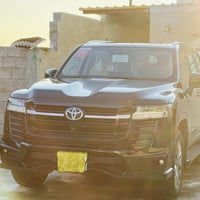 لاندكروزر بلاك فول • ٢٠٢٥ • رقم بغداد
