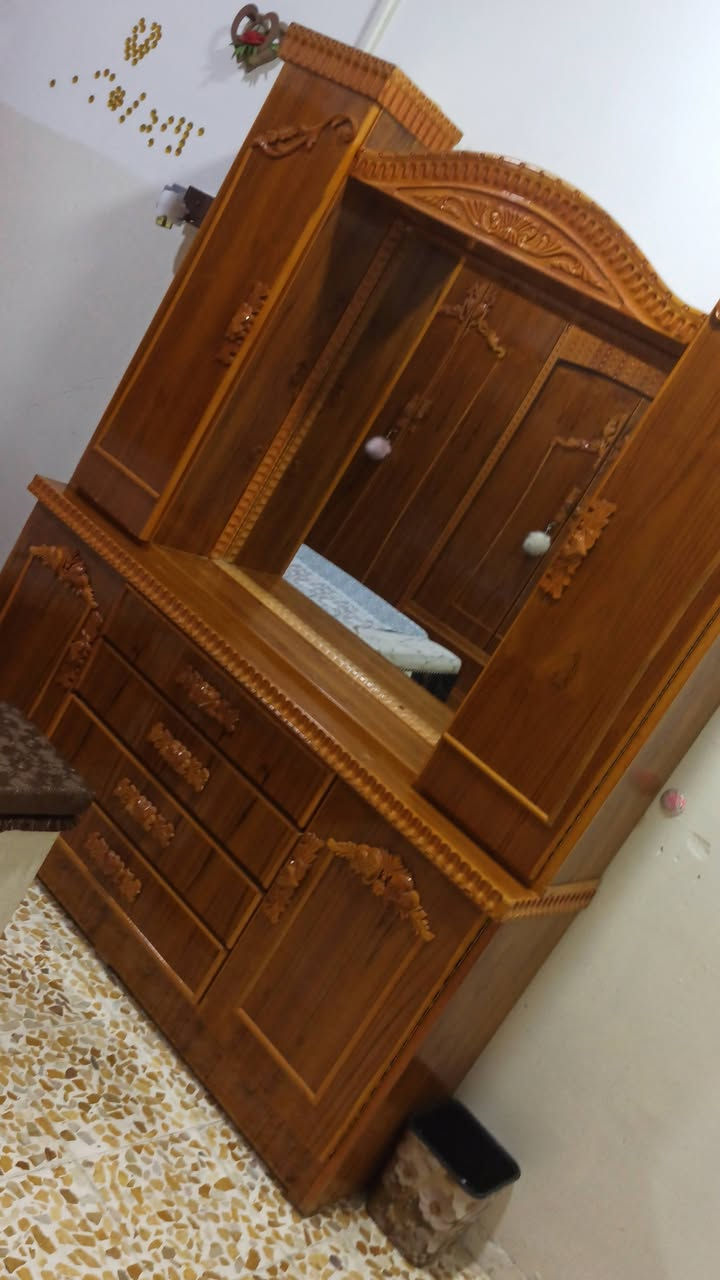 للبيع غرفة نوم جديده خشب عراقي مضبوط بدون اي شخط او كسر جديد السعر مليون والدوشك هديه.. ‏‪0772 563 8748‬‏ شراي اتصل على رقم..
