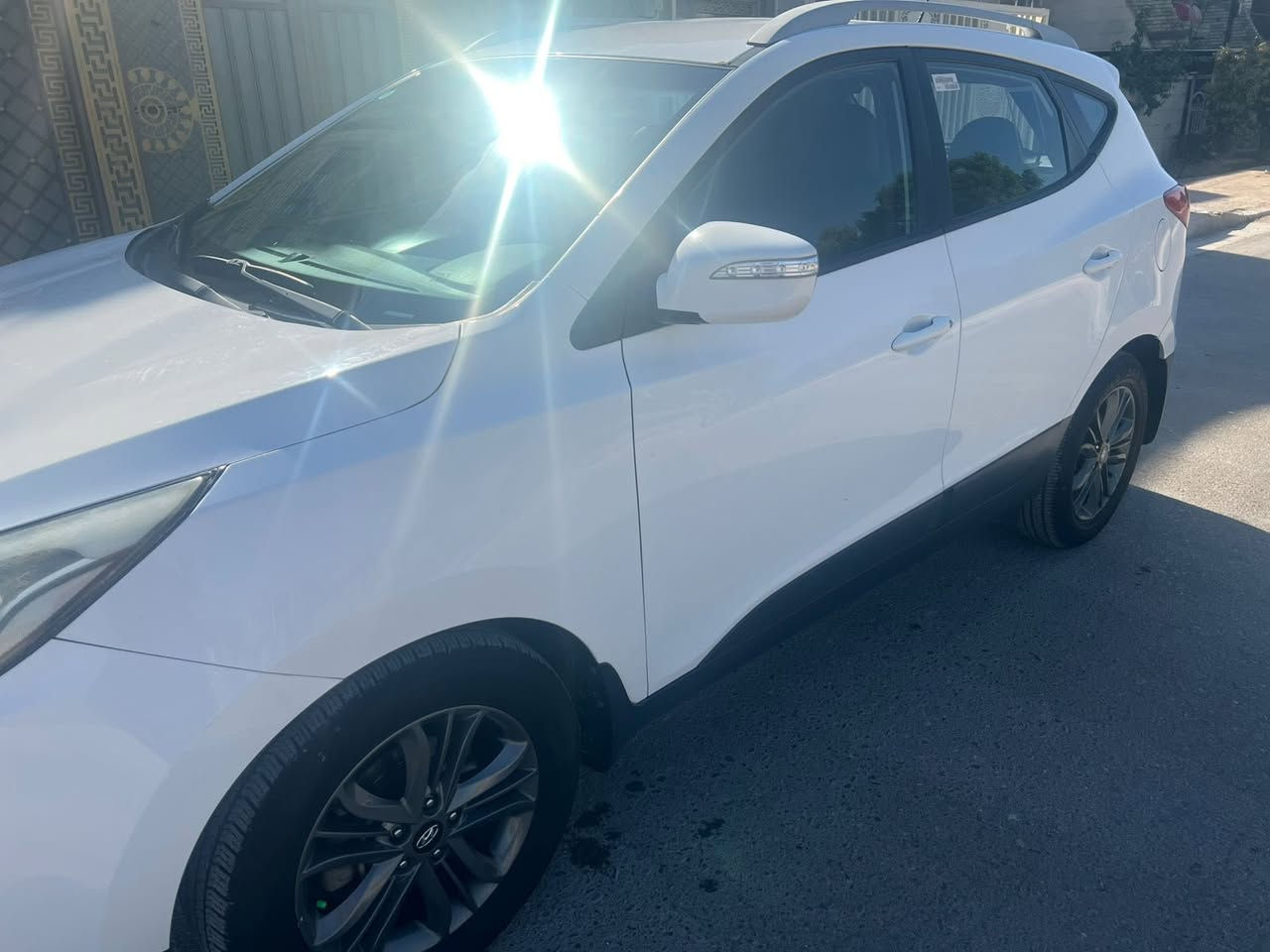 توسان موديل 2015 خليجي
ماشية 200
مكينة 2000
مواصفات عادية موضحة بالصور 

جاهزة ونظيفة
بيها بارد بالصندوق قليل جوه الرقم
وتقريبا شبر بارد باب السايق 
ارقام وهزه جديدة باسمنه 

السعر 158$ وبيها مجال 

مكان السياره محمودية
***********
