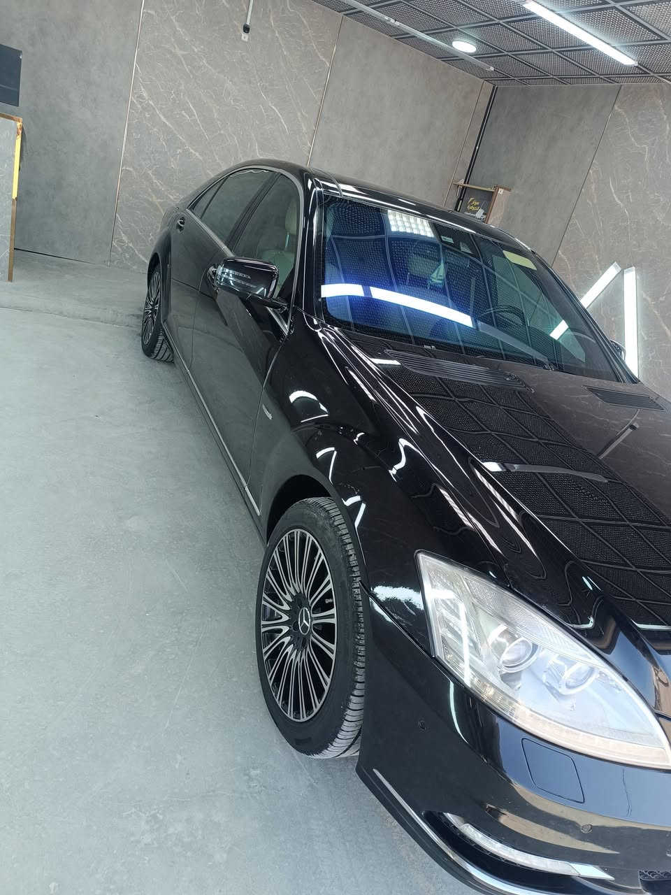 للبيع  اقره تفاصيل وشوف صوره 
مارسدس s350  فول مواصفات 
2011 اصل                     السعر 240
خليجي 
رقم اربيل دولي 
المواصفات باب طويله
بردات ٣ 
بانوراما قطعتين 
تبريد كشنات 
تدفئة كشنات 
ناظور ليلي  
كشنات ال٤ كهرباء 
جكات تصعد وتنزل السيارة 
عداد دچيتل 
جنطة كهرباء 
بيبان شفط 
داخل بيجي 
مري شفط 
تحكم ستيرن 
لد نهاري 
بكلايت لد 
مكينة v6
بردة جامة خلفية 
بصمات ابواب
وهواي مواصفات باقية 
السيارة نضيفة جدا 
بدون نقص برغي 
تخم تايرات 
مكان السياره النجف الاشرف 

الاستفسارات ***********
