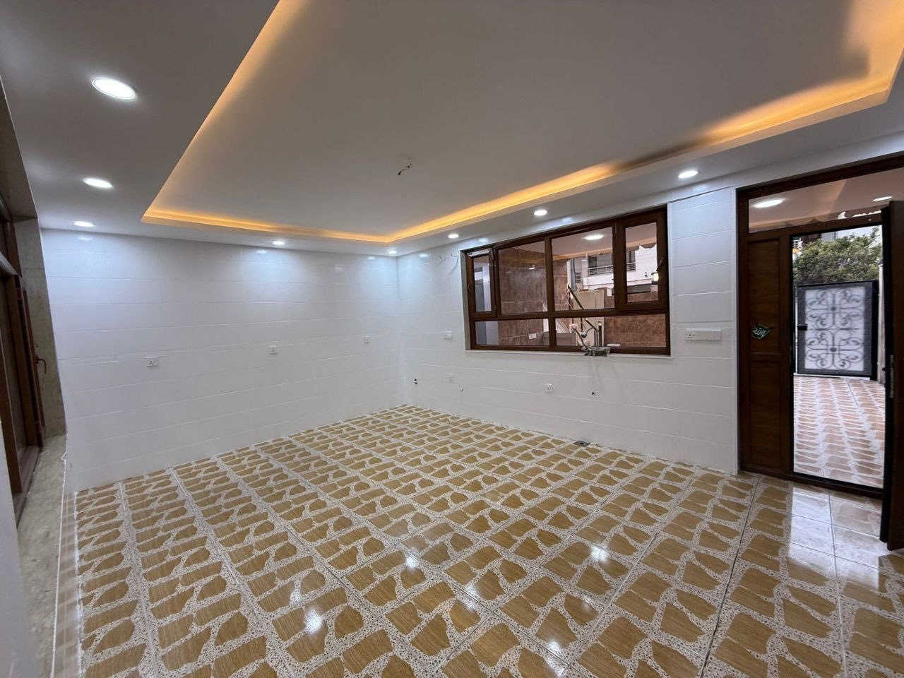 🔸سند طابو يتسجل بإسم اي عراقي
📍أربيل-بيت للبيع 5حساروك قرب شارع120M
➖مساحة 125M طابقين 
يتكون⤵️
➖3غرف نوم 
➖استقبال-صاله-مطبخ-مجموعه صحيات-كراج

📞 تواصل مباشر واتساب أو اتصال:

📱0772 319 3379

📱0787 503 3426

#عثمان_للعقارات
