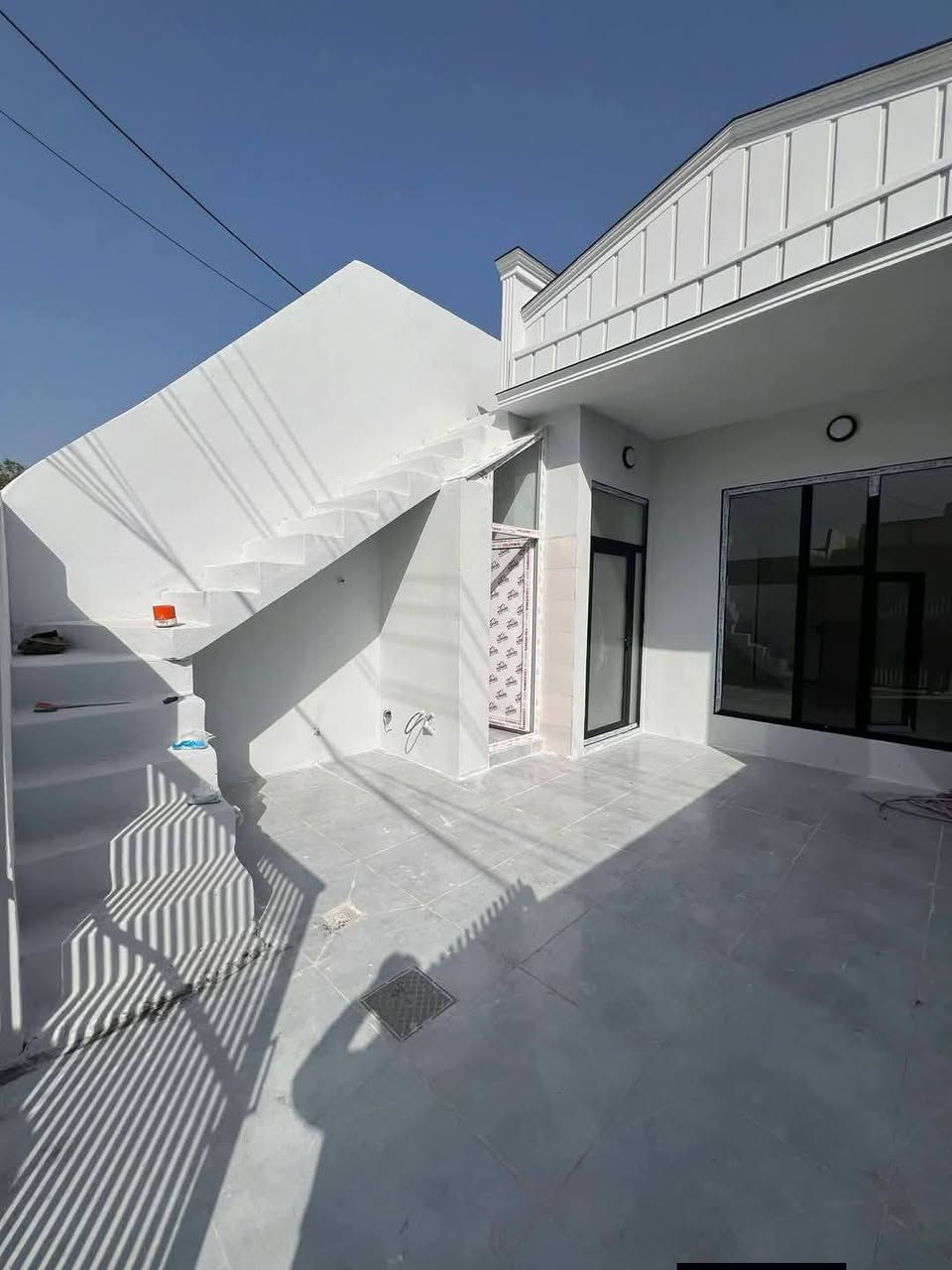 هات هات خانوی هەرزان و نایاب خانوویەکی زۆر هەرزان و گونجاو 
سلام علیکم نرخی

 نــرخــی تـەنـهـا 230 گــەڵا و مـعـامـەڵـە مزگەوت بەرامبەر ئاسایش بەم دیوا 👉👉

#خانووی_نایاب بۆ فرۆشتن ⛪💒
ناونیشان 📍کەلار _ ناحیەی ڕزگاری (سموود) 

🔴 گەڕەکی ئاوباریک نزیک مزگەوتی عومری خطاب🌆🌃  
🔴ڕووبەری 5 بە 20 = 100 مەترە 📏📐
🔴 ڕێگەپێدانەوبەشەردی وەکالە 🖼️
🔴 شوێنێکی زۆۆر خۆش و دڵگیری هەیە. 
🔴 کامل ژوورەکانی 1.20 کاشییە ✅
🔴 کامل ژورەکانی مغریبیەو دکتە💭
🔴 نزیک هەمووخزمە گوزاریەک  🛍
🔴هەموو مواسەفاتێکی تیاکراوە🎁

🔴 ژوورەکانی ئەم خانووە پێکهاتووە لە ⬇️

🔵 میوان 🪑🚪
⚪ مساعد مطبخ 🍽️🫖
🔵هۆڵێک 🖼️
⚪ژوورێکی نوستن 🛋️🛏️
🔵ڕۆشنایی 🪟
⚪ مشتەمەلات 🛁🚿

بۆ زانینی نرخ 💵پەیوەندی بکەن بەم ژمارانەوە 📲📞📳

ز.م***********عقاراتی شاهۆ
